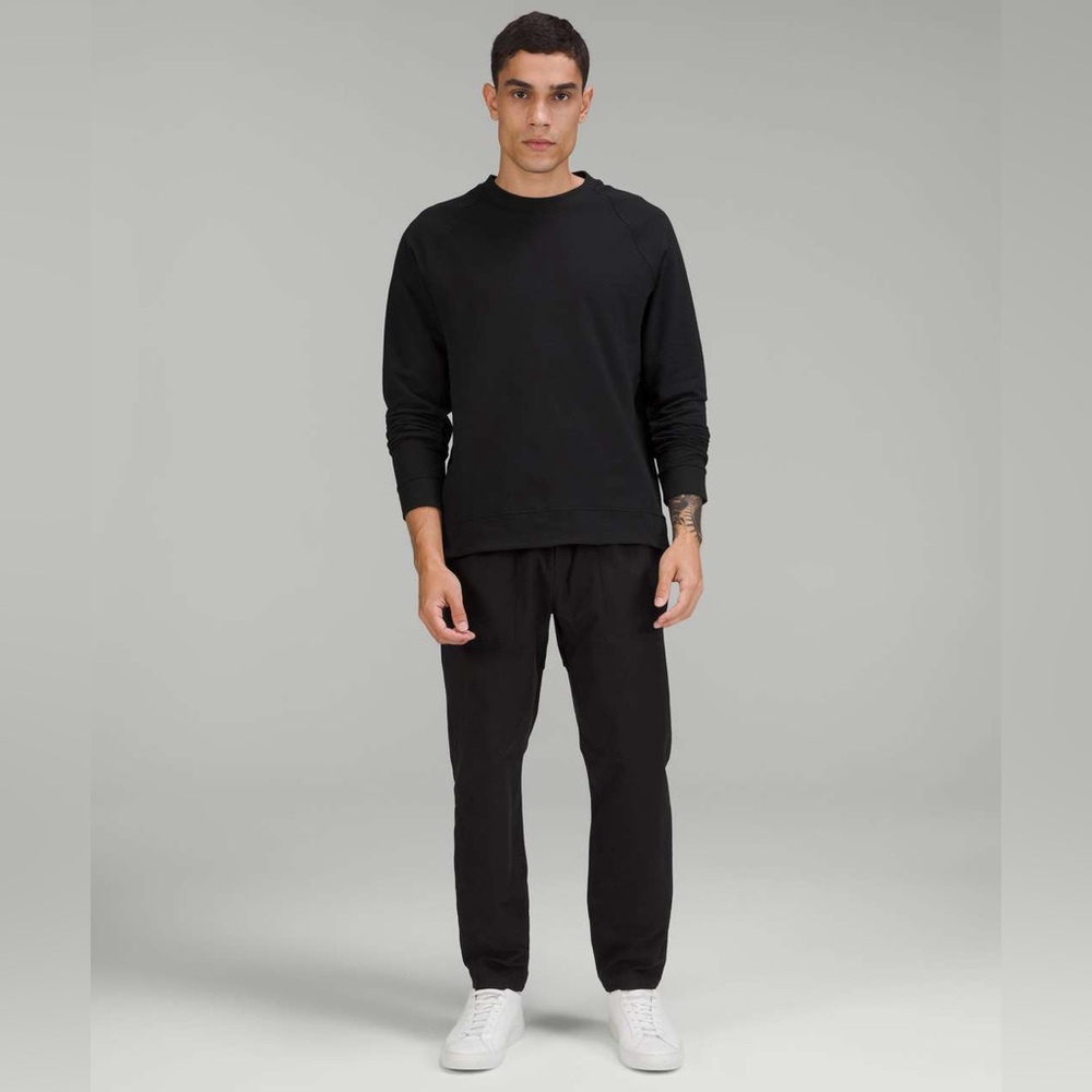 Lululemon Utilitech Pull-On Classic-Fit Pant Size
Medium Black Color
